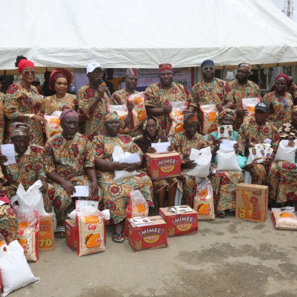 LAGOS MAINLAND LOCAL GOVERNMENT PROVIDES FOOD AND CASH…